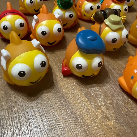 Colorful Fish Toy Set - Picture 2 of 6